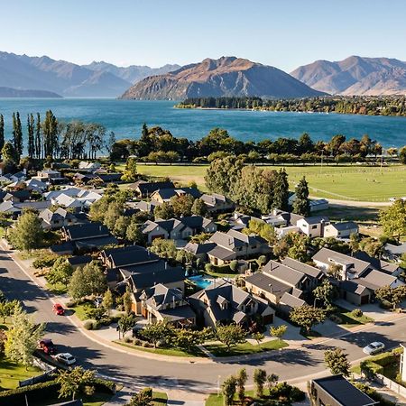 Wanaka Luxury Apartments Exterior photo Aerial view of the village