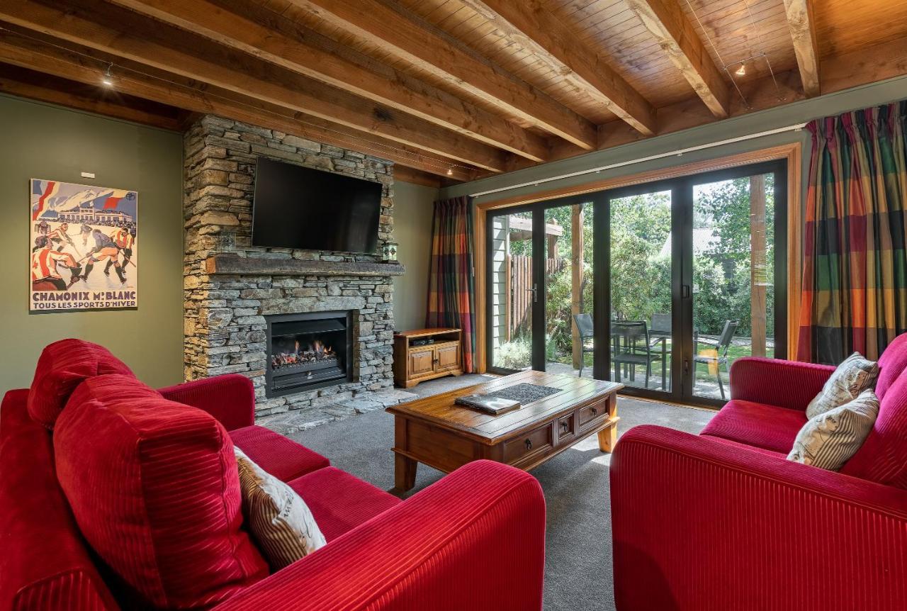 Wanaka Luxury Apartments Exterior photo Living room at the Lodge at the Mountain