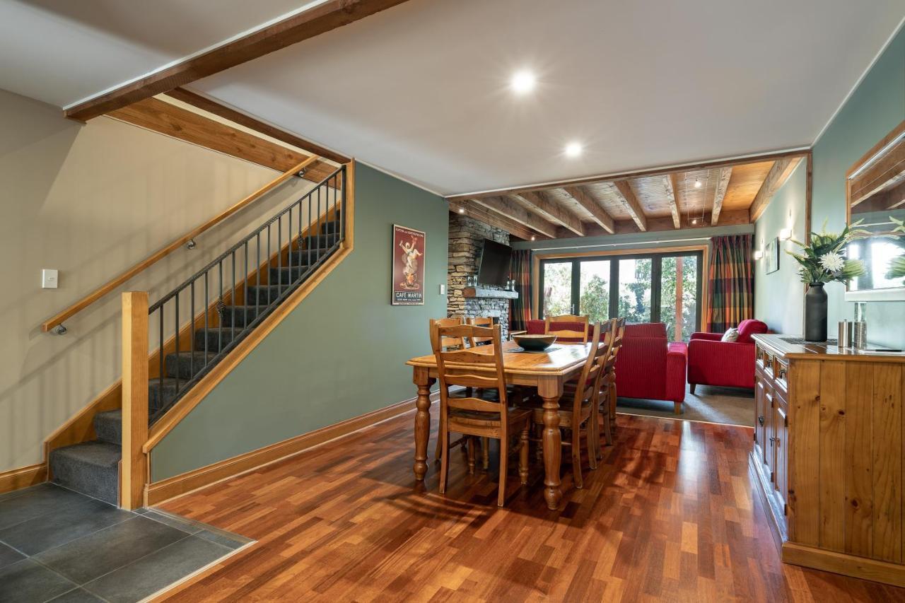 Wanaka Luxury Apartments Exterior photo Interior of a cottage at the Old Stables