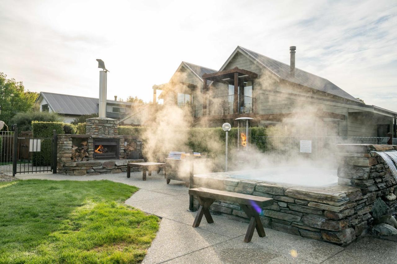 Wanaka Luxury Apartments Exterior photo The hot pools at Peppers Spa, Tekapo