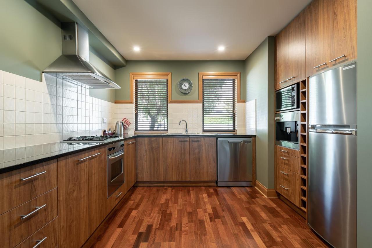 Wanaka Luxury Apartments Exterior photo A modern kitchen