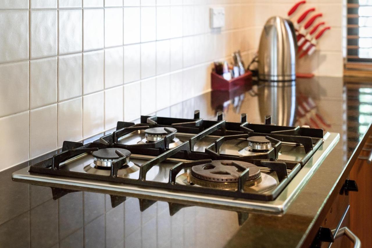 Wanaka Luxury Apartments Exterior photo A gas stove