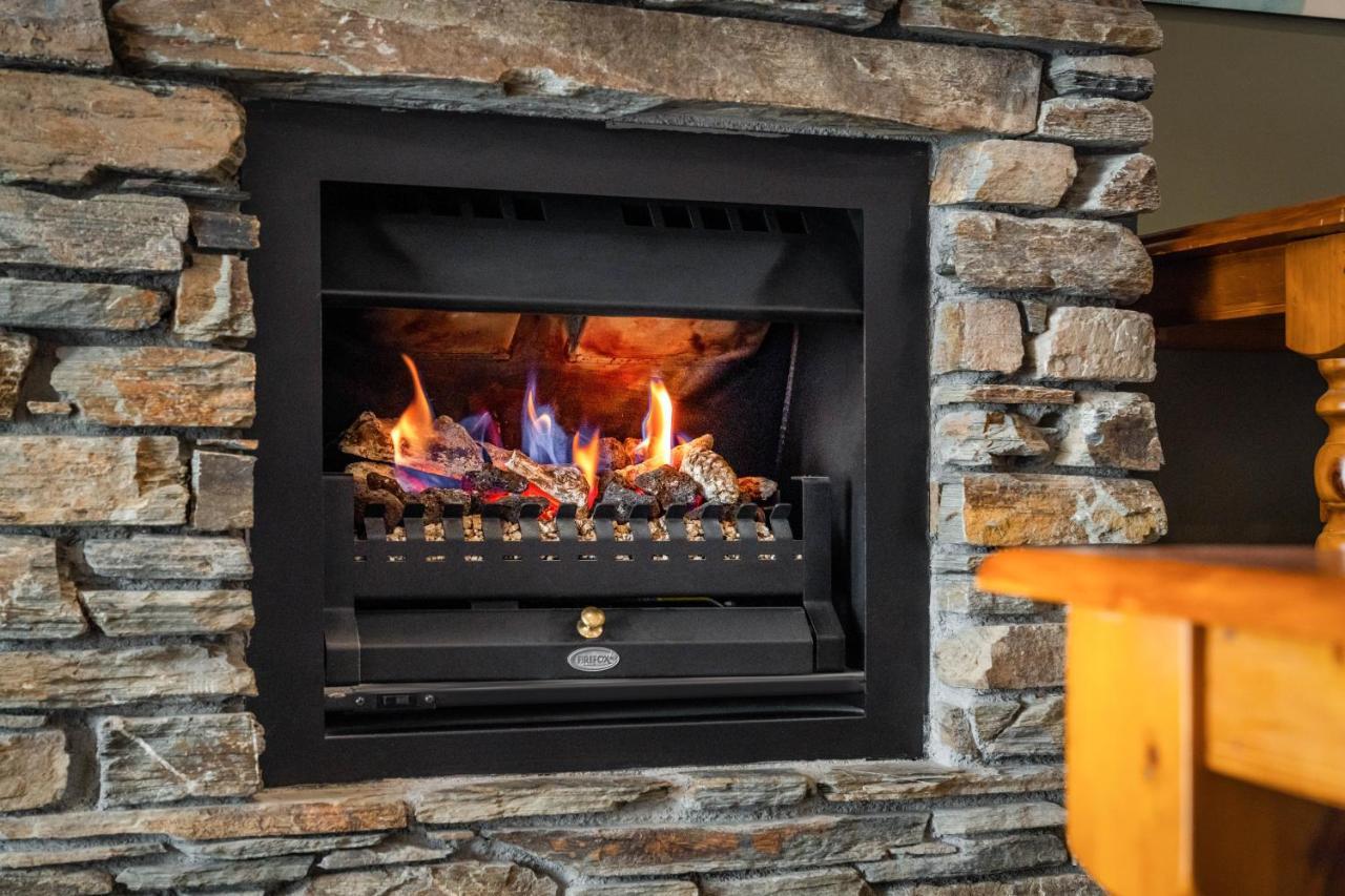 Wanaka Luxury Apartments Exterior photo A fireplace with a gas burner