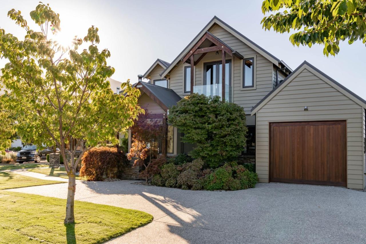Wanaka Luxury Apartments Exterior photo A house in the suburb of Lincoln
