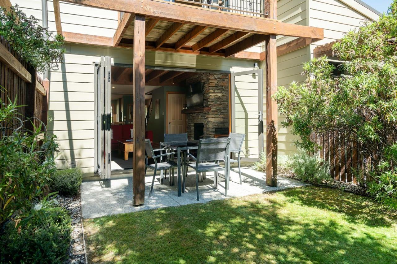 Wanaka Luxury Apartments Exterior photo A pergola