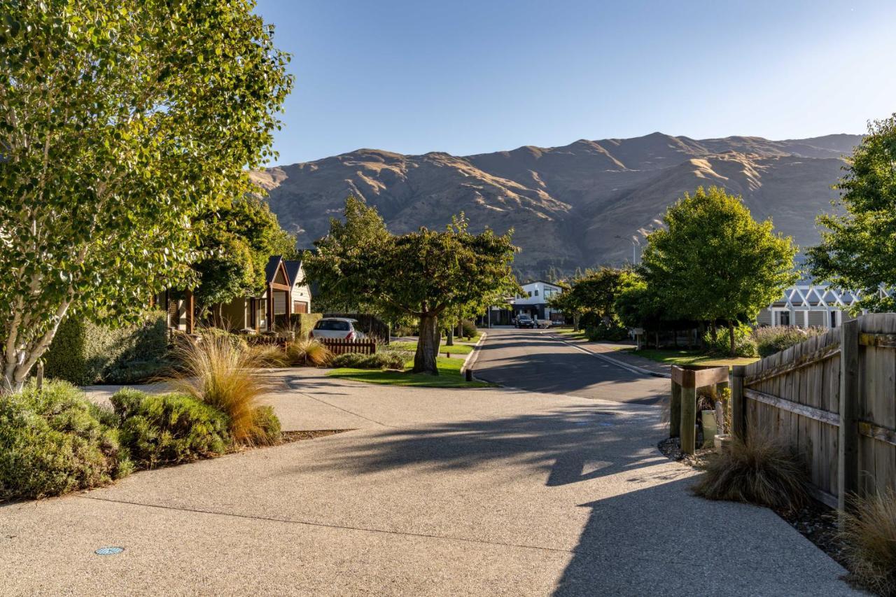 Wanaka Luxury Apartments Exterior photo A street in the suburb of Fendalton