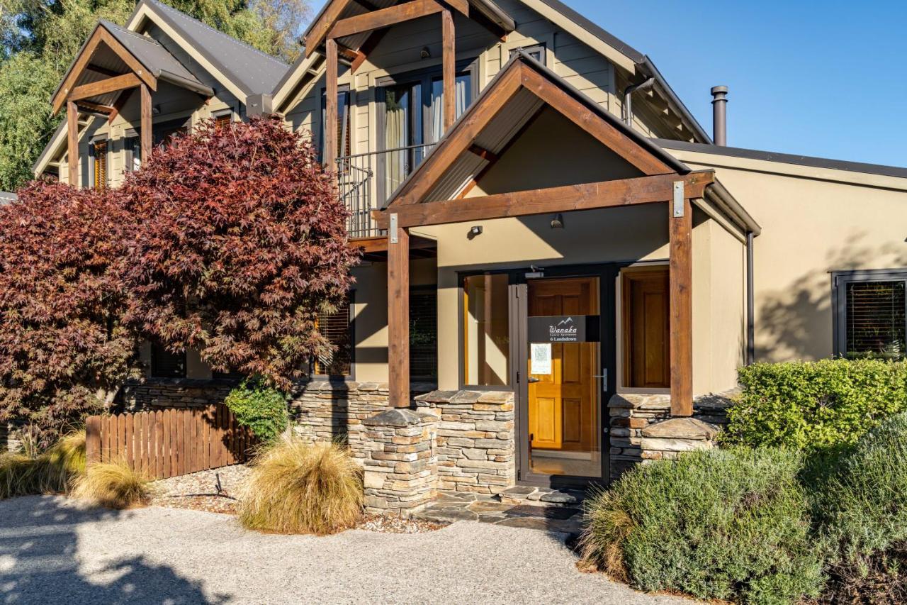Wanaka Luxury Apartments Exterior photo Jack's Point entrance