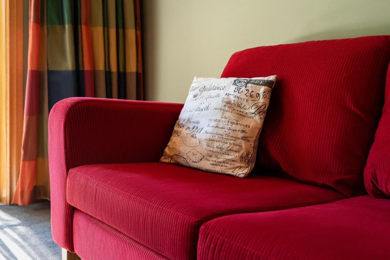 Wanaka Luxury Apartments Exterior photo A sofa
