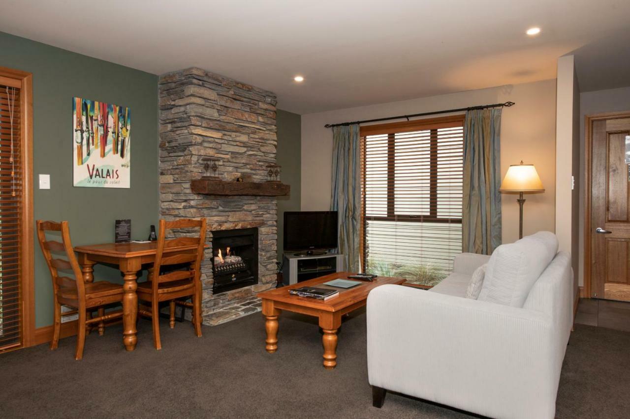 Wanaka Luxury Apartments Exterior photo Living room in a typical apartment